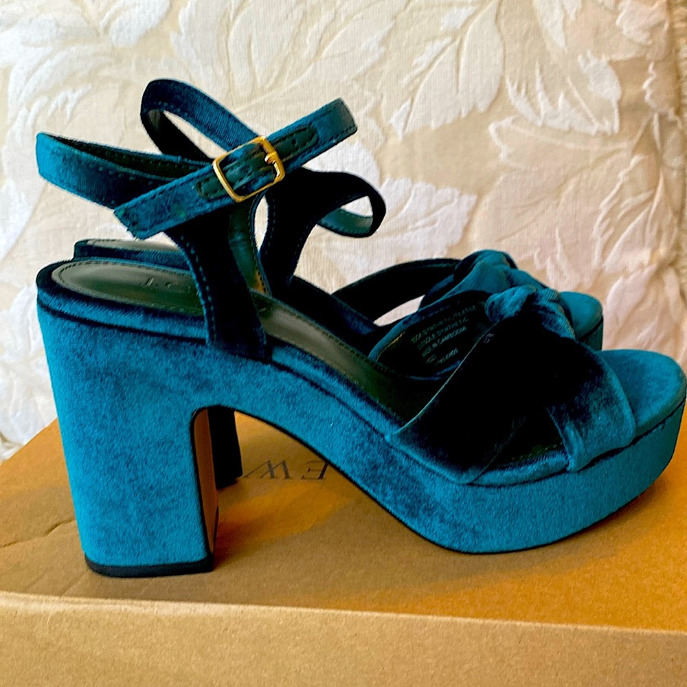 J Crew Velvet platform heels Academic Green Holiday Party size 5